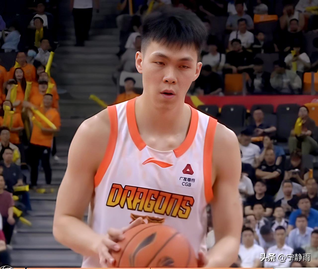 输了比赛但不输徐杰，庞峥麟全场包夹仍拿下20分！
本场比赛庞峥麟拿下20分4篮板