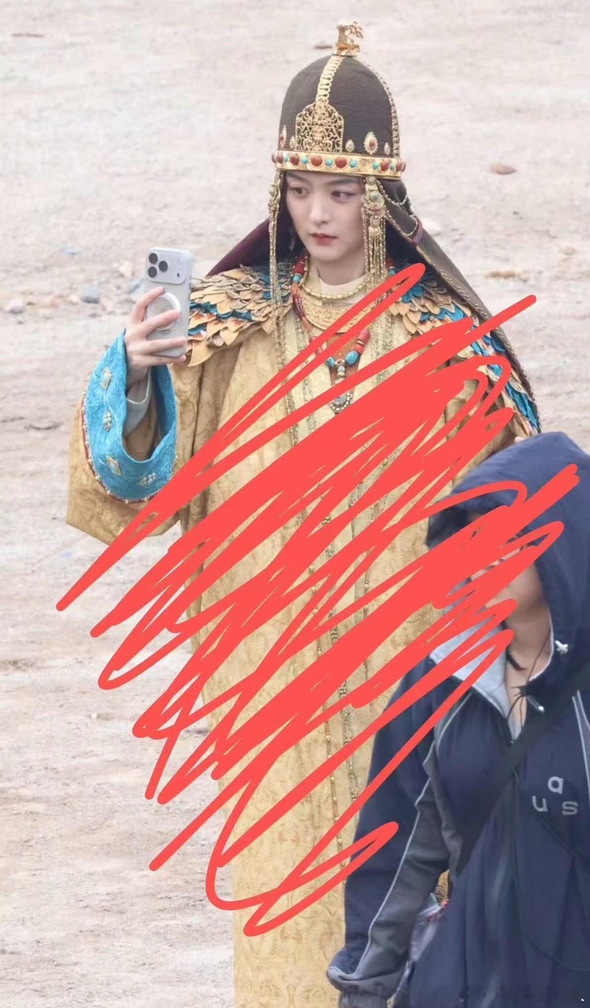 为啥这么复原的造型配一个韩式大平眉 