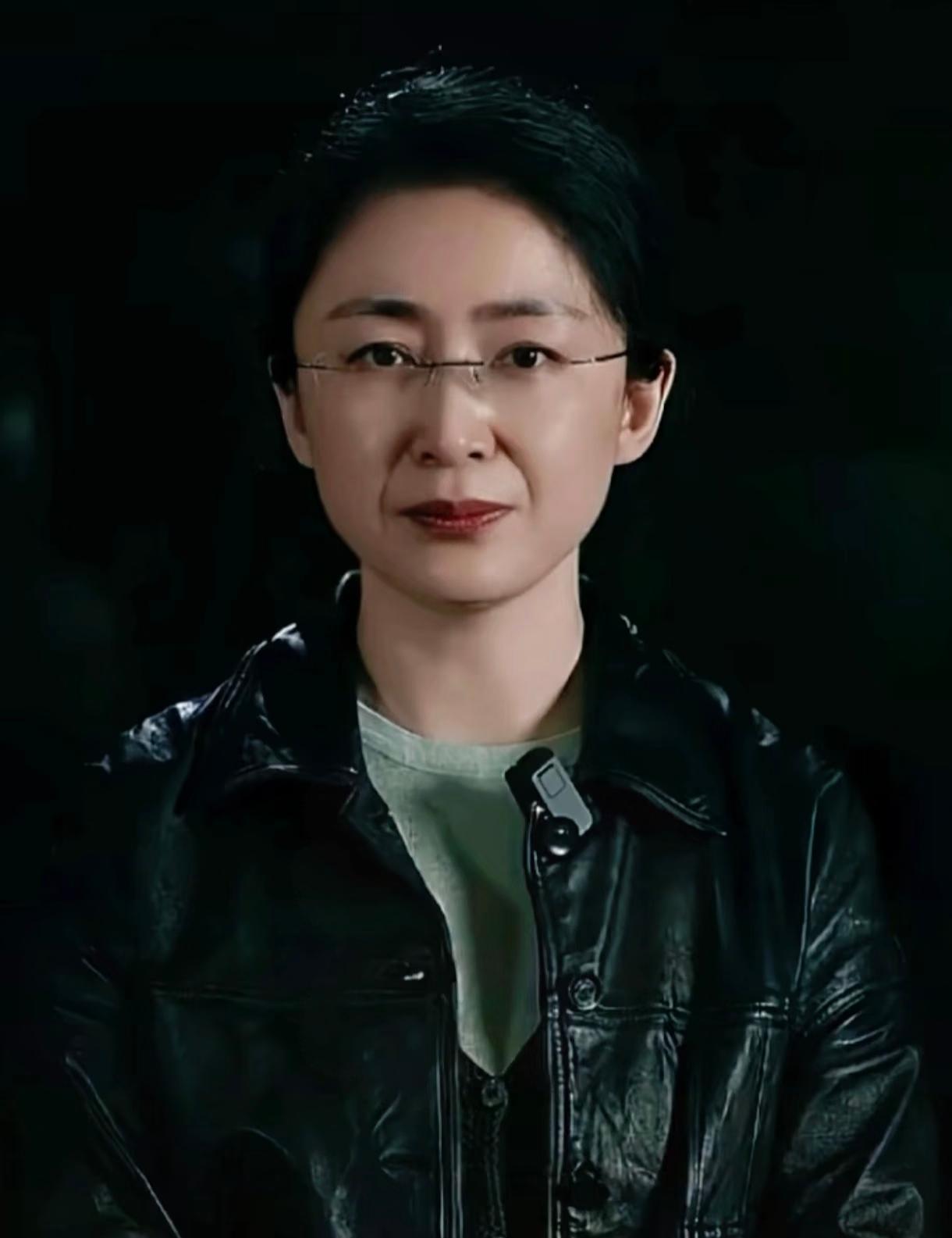 昨晚和一位互联网老炮儿喝酒，他喝多了说：“打死没想到，吃瓜蒙主能活着，是刨了所有