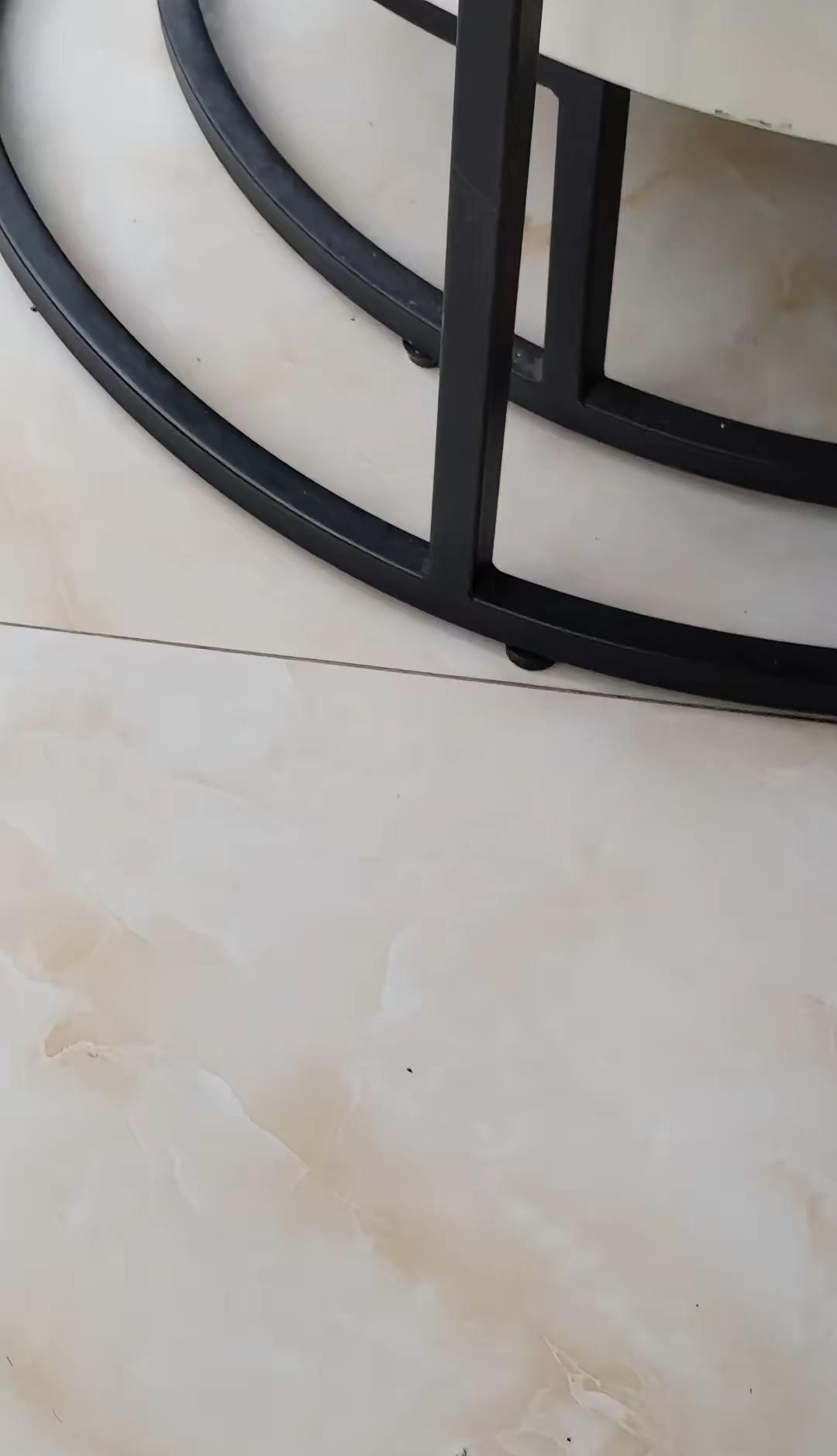 别再信什么“饭局拓人脉”的鬼话了，现在圈里真正的聪明人，早就把手机静音躲进家里“