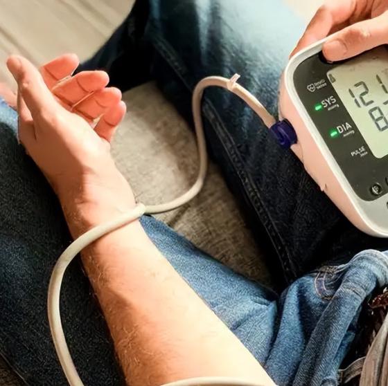 怎样量血压最准？不注意3件事，或等于白测

现在测血压已经成了不少家庭的日常操作