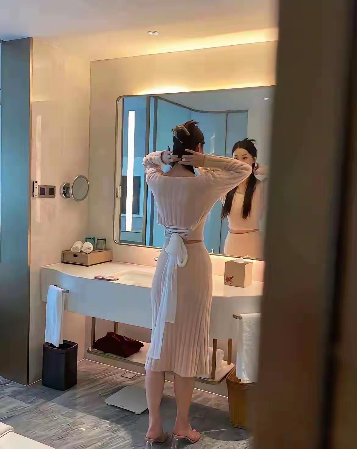 做人一定要有梦想，因为没有梦想的人就像咸鱼一样，永远不会翻身。有了梦想就不一样了