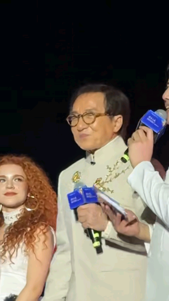 两千位来自67个国家的外国友人走进广西大山，亲身沉浸式感受山水风光、非遗手艺和市