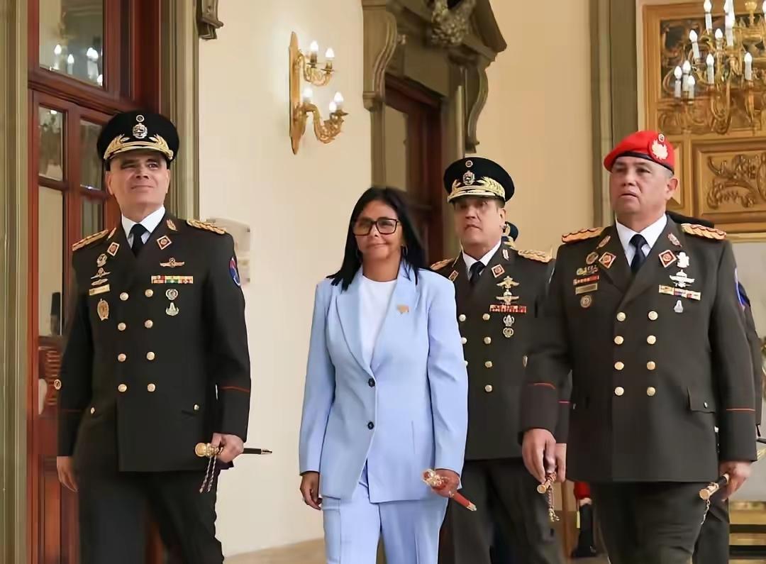 ​罗德里格斯为了迎合美国心意，这时候真是下狠心了，实施政治大洗牌，将好几位部长给