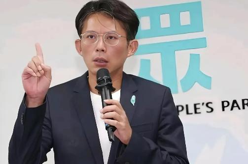 这次黄国昌做对了！
 
昨天黄国昌召开记者会，公开叫板柯文哲，当下必须在野党联手