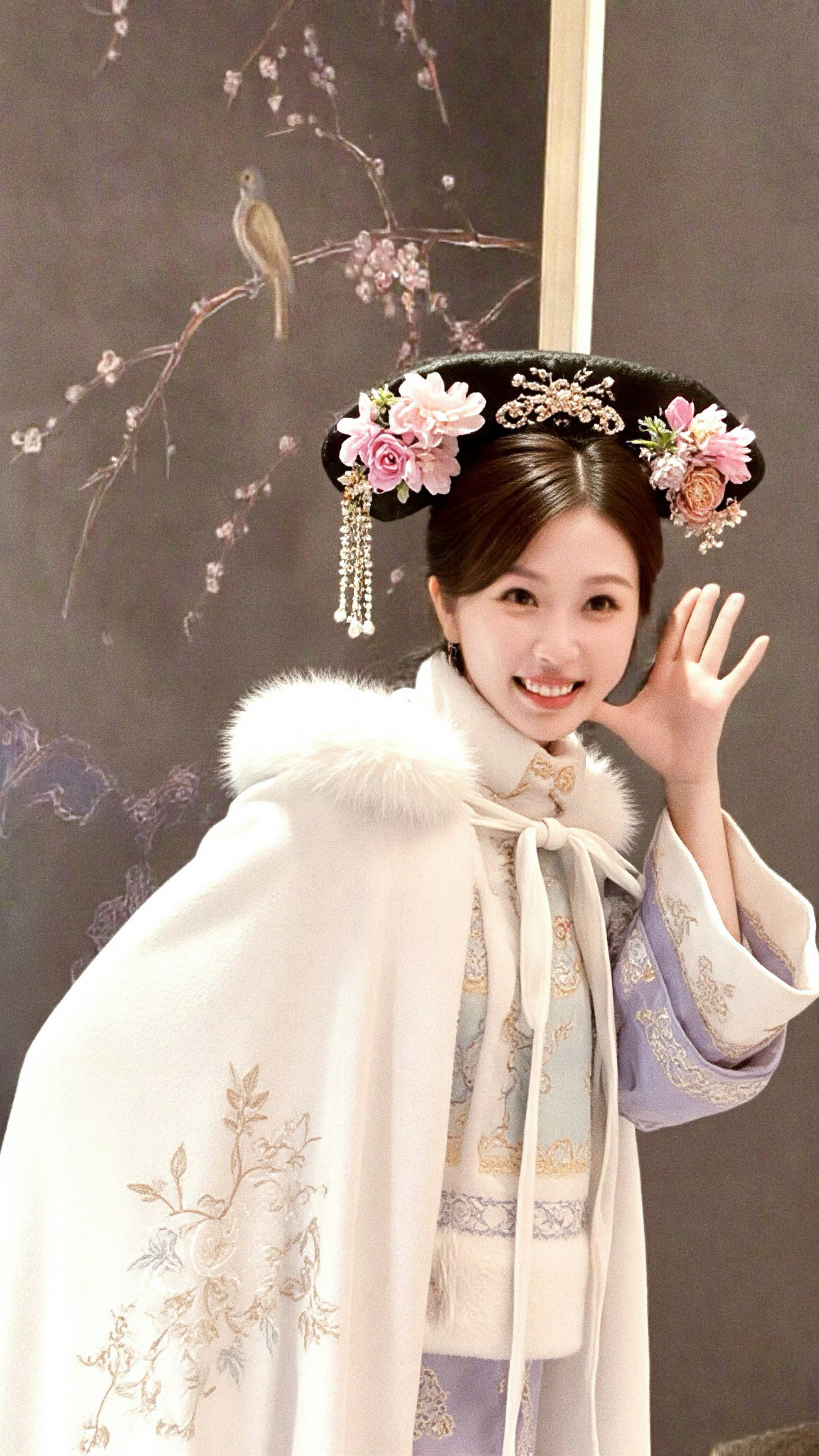 虞书欣[超话]  代言预热 来给女神🧱👍🏻🍎 MALA  ​​​
