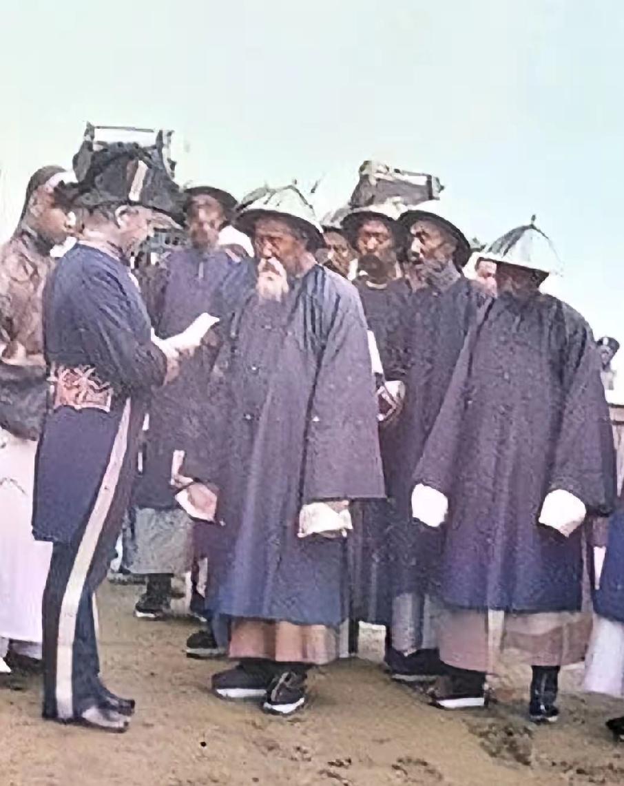 晚清、民国、新中国，三个时代，前两个黑暗，第三个光明。看看三个时代人物在洋人面前