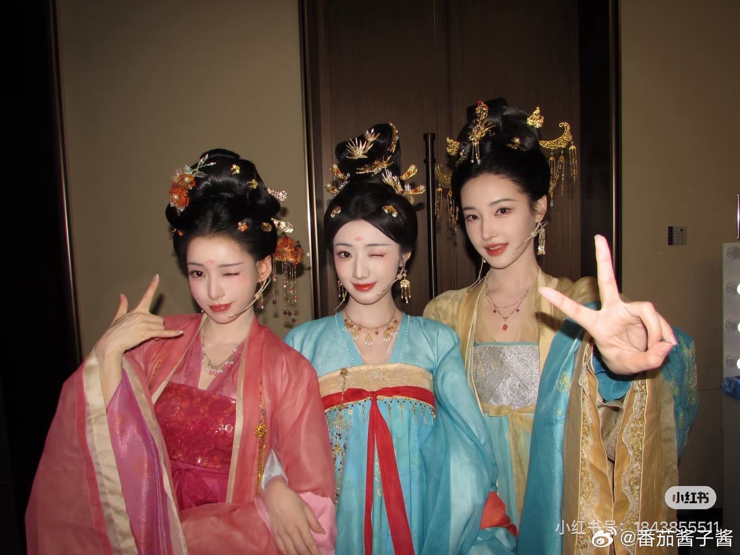 啊呀呀啊呀呀喜欢香香女孩子和香香男孩子氛围超好哇咔咔萌之美之香之❤️(´∀｀)♡