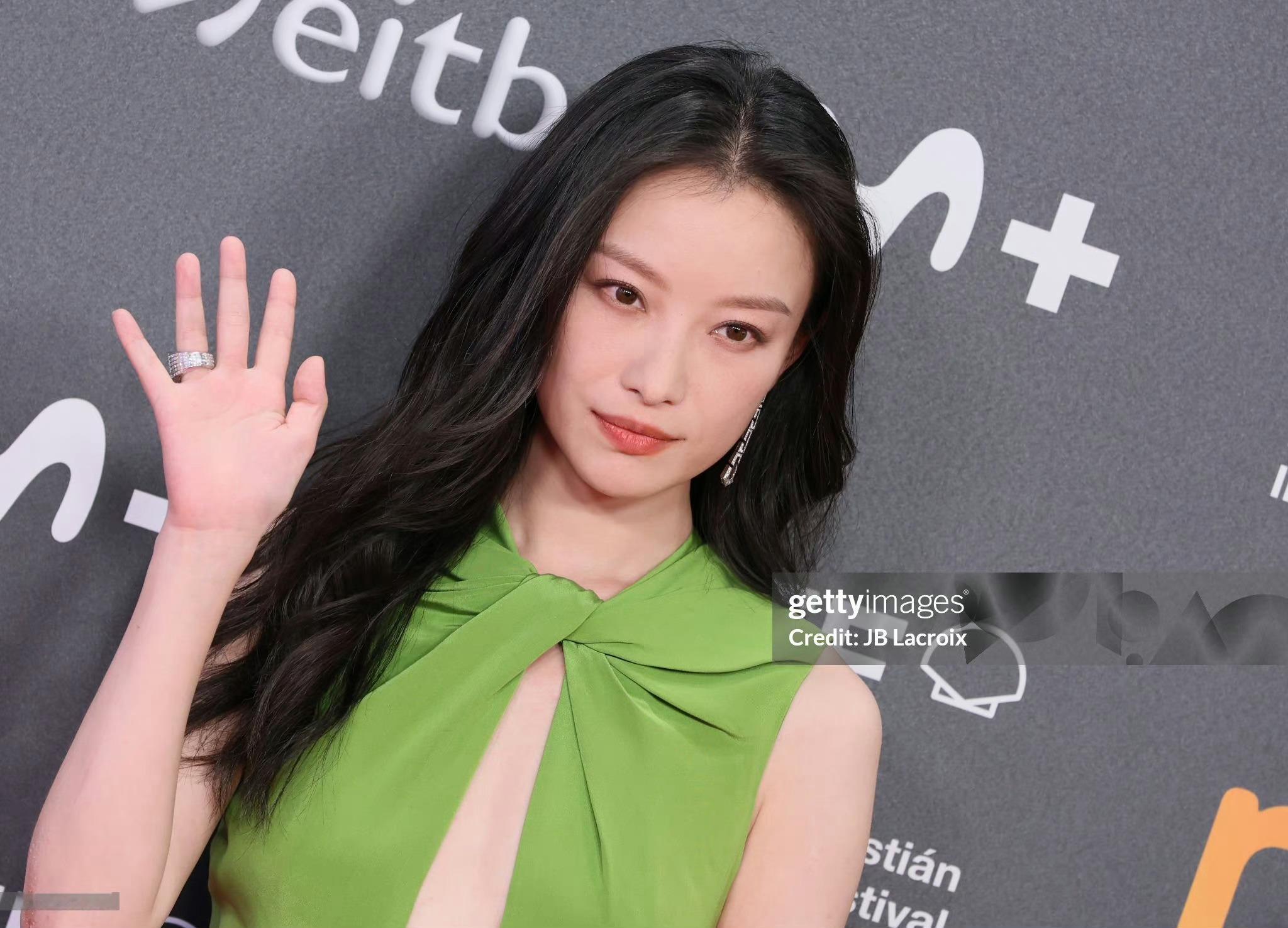#倪妮红裙生图# 怎么🈶人从首映礼美到闭幕式‼️不愧是生图战神‼️扛住了G社各
