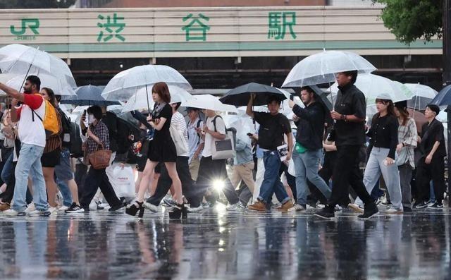 日本梅毒失控！很多人把这归因于性观念开放和风俗业，我起初也这么想。

提到日本梅