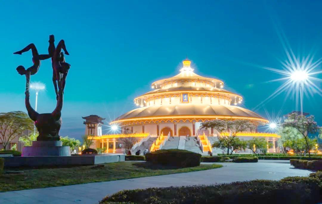 你想去全世界独一无二的一个地方吗？那就出发吧，趁现在！五一去游吴桥杂技大世界，鸿