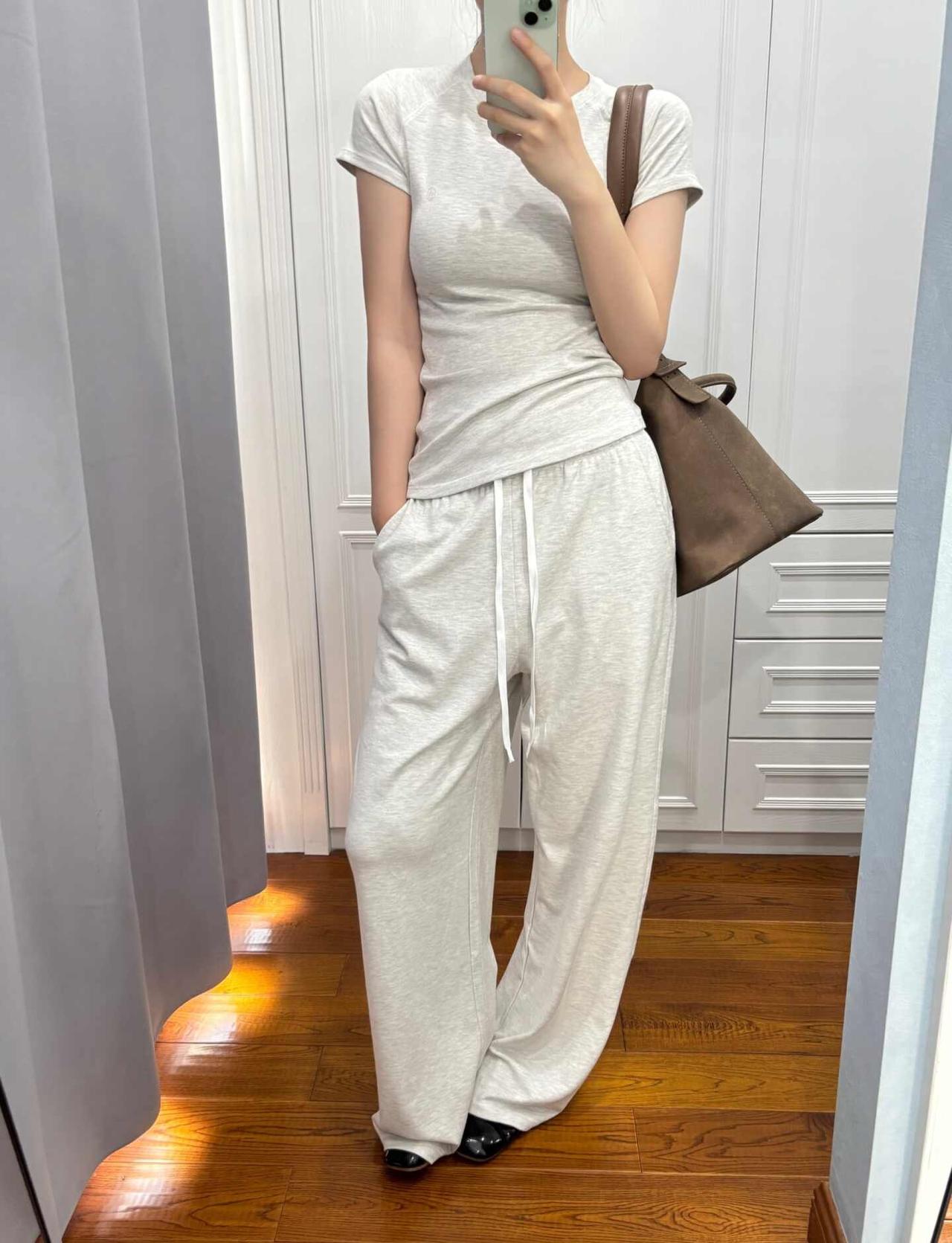 🤳🏻🤍松弛穿
ootd
舒服最重要
日常穿搭
不费力气的穿撘
舒适感十足