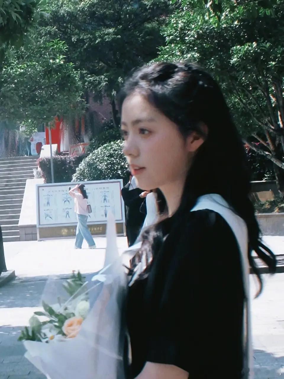 一年级里的小苹果长大了 