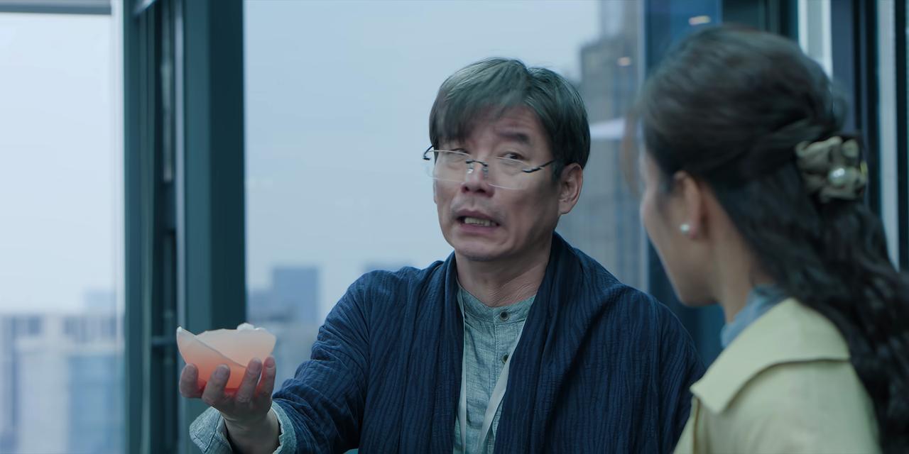 贾冰新剧这一幕好搞笑！

为巴结领导，贾冰站出来给领导顶雷。

开口就说领导车上