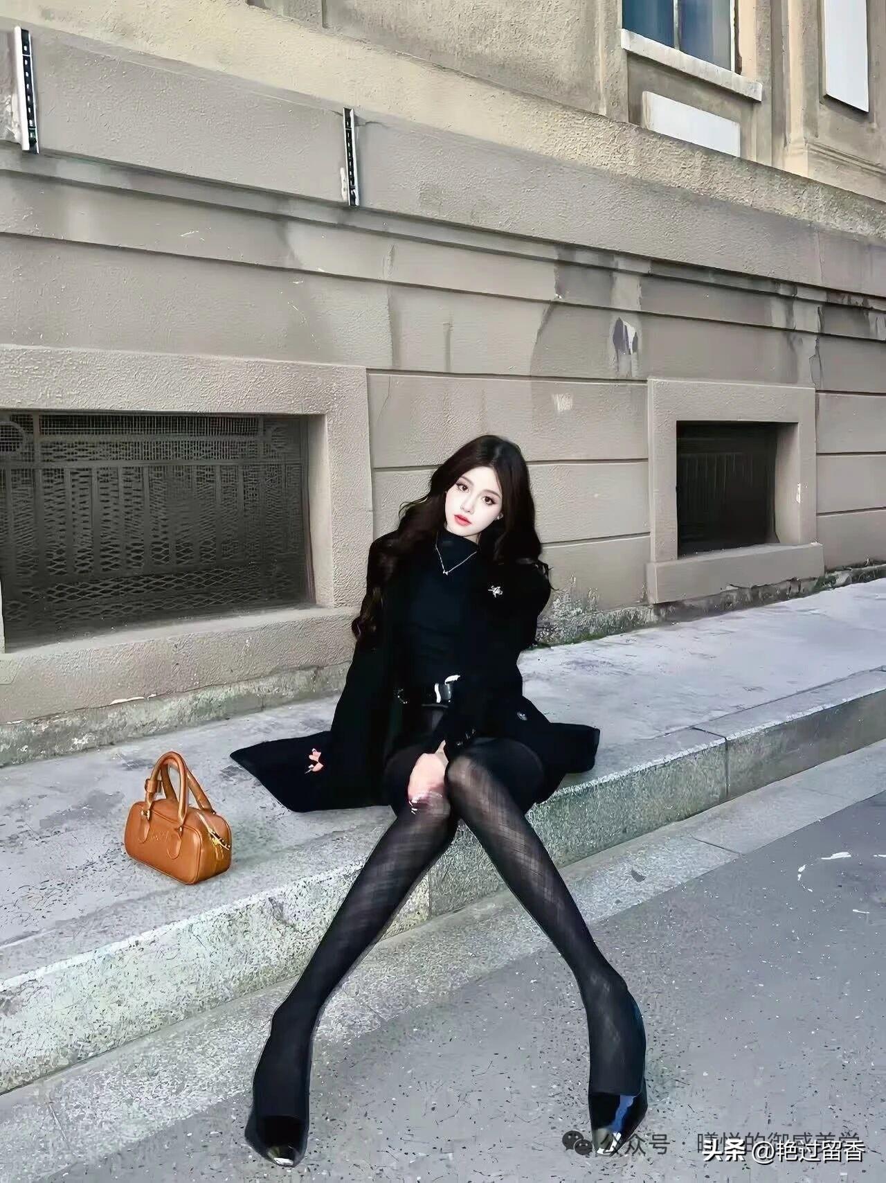 都市酷炫风，黑色连衣裙搭配高跟鞋，时尚感爆棚！👠💃如何搭配服装才能展现优雅气