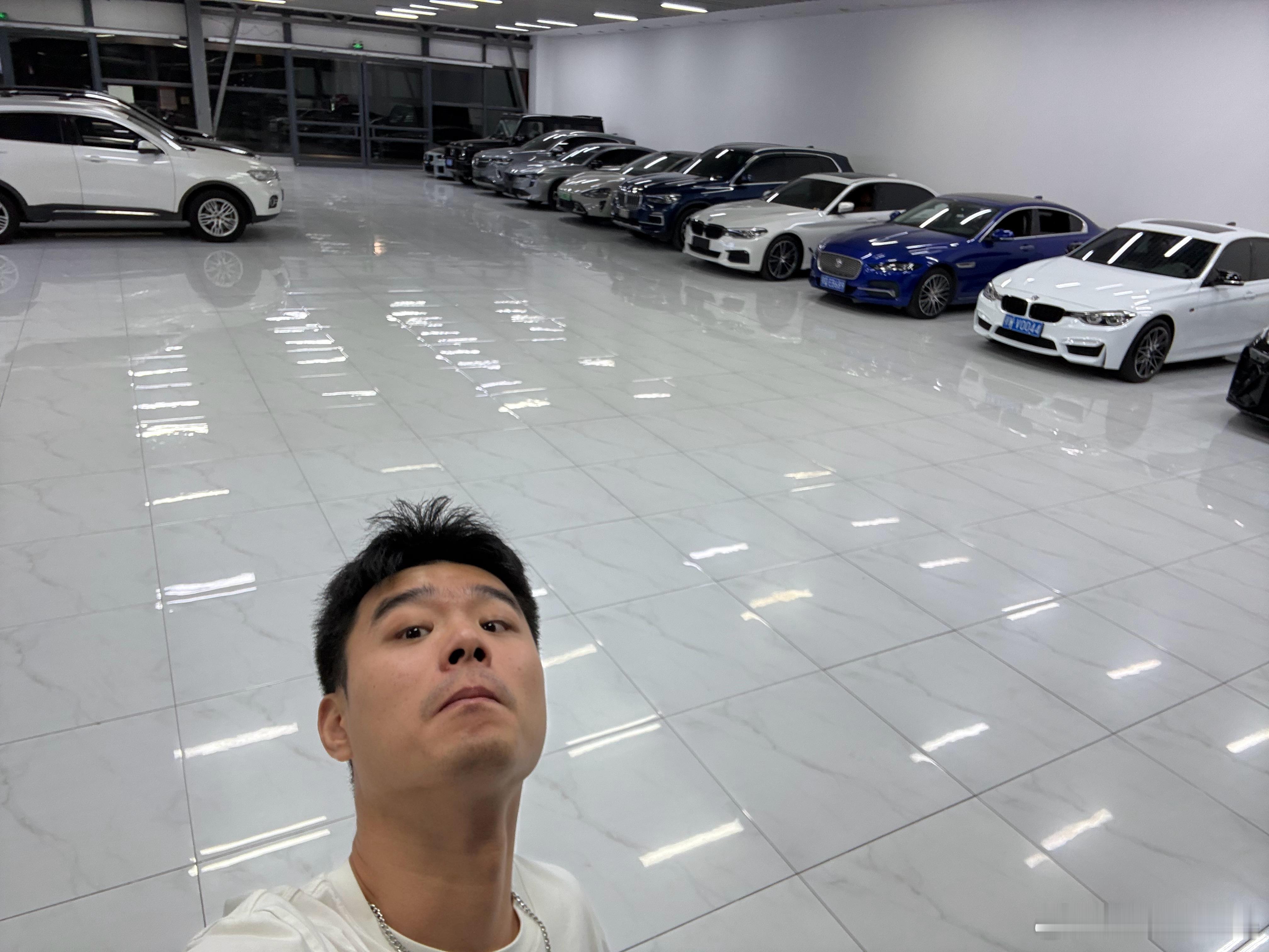 店里直接给干空了，又卖一排今天加个班，等外地客户过来提车[哆啦A梦微笑][哆啦A