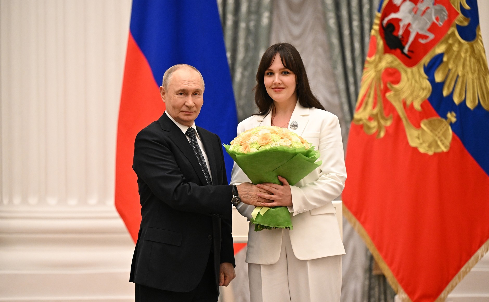 瓦洛佳小朋友  向青年文化工作者及儿童作品颁发总统奖克里姆林宫叶卡捷琳娜厅举行了