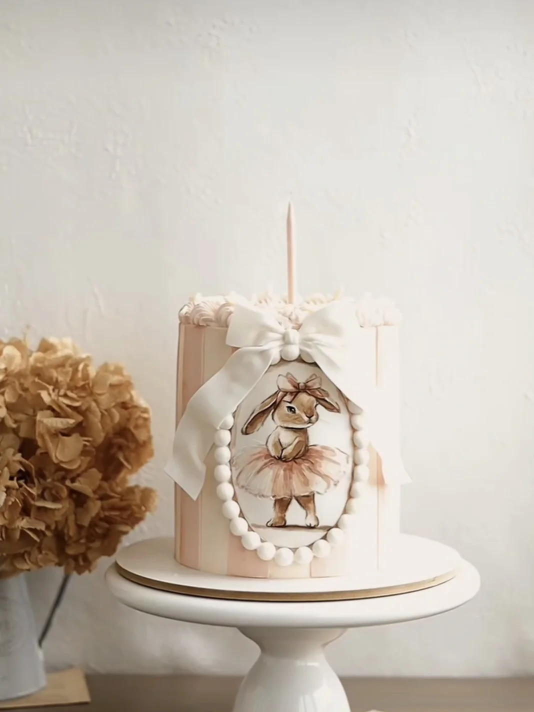 可爱的小兔子蛋糕，女孩生日蛋糕