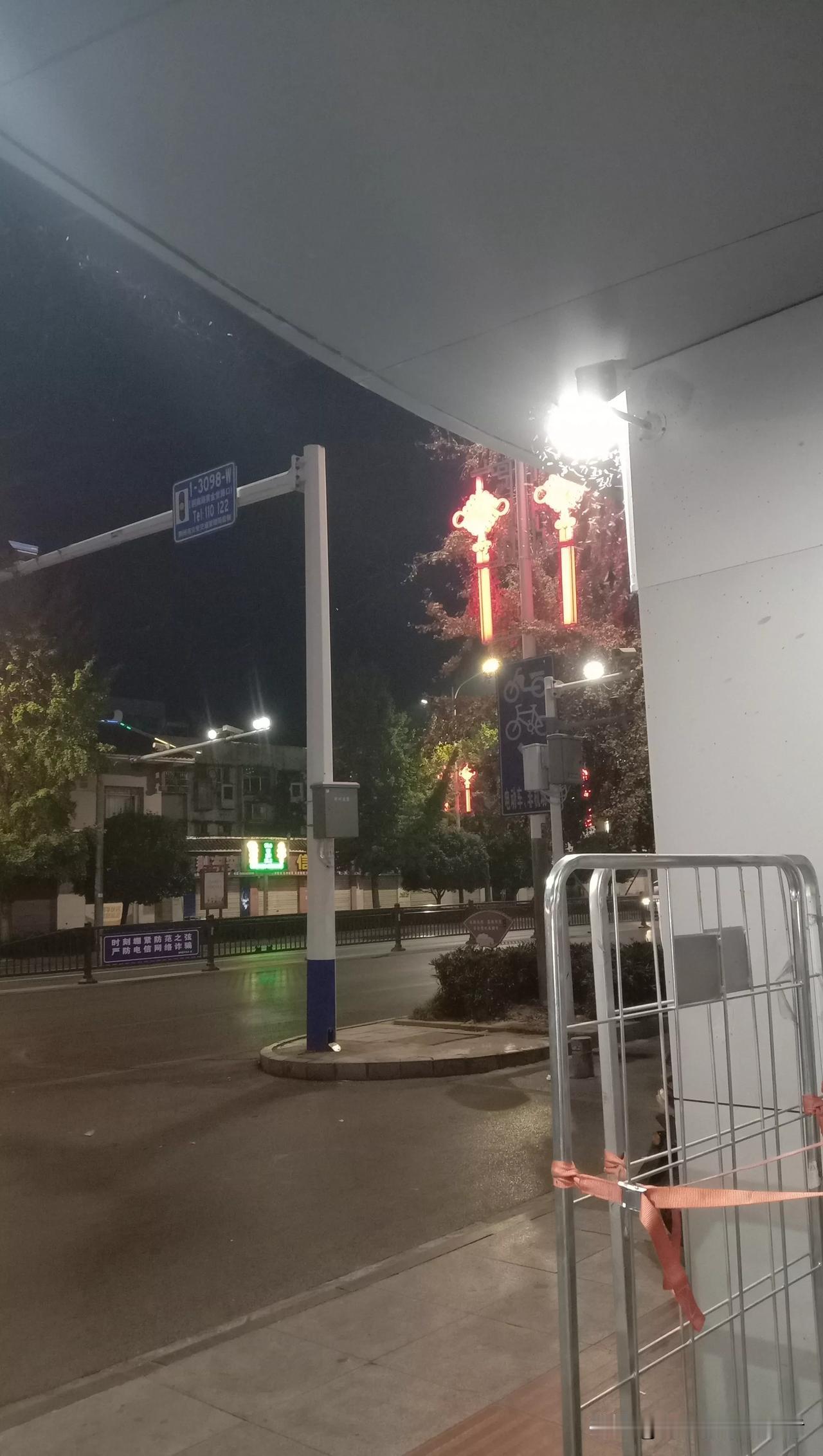 【邓老师每周都要前往沙北给粉丝的孩子上高中数学课】
​
​1.自从那个奥园的女生