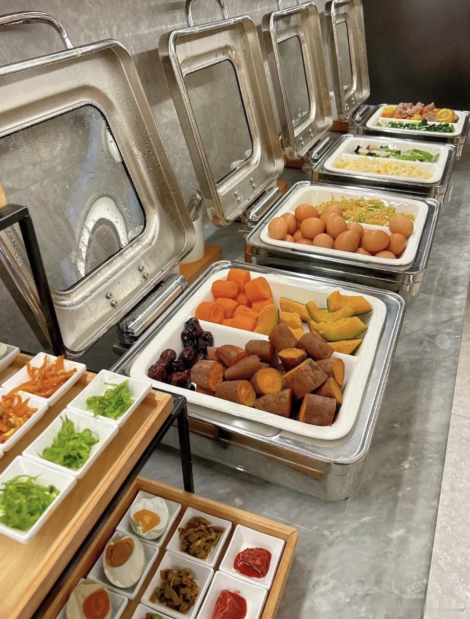 起底低价早餐券灰产 二手平台上4.8元的酒店早餐券卖超3万单，背后是一条完整的灰