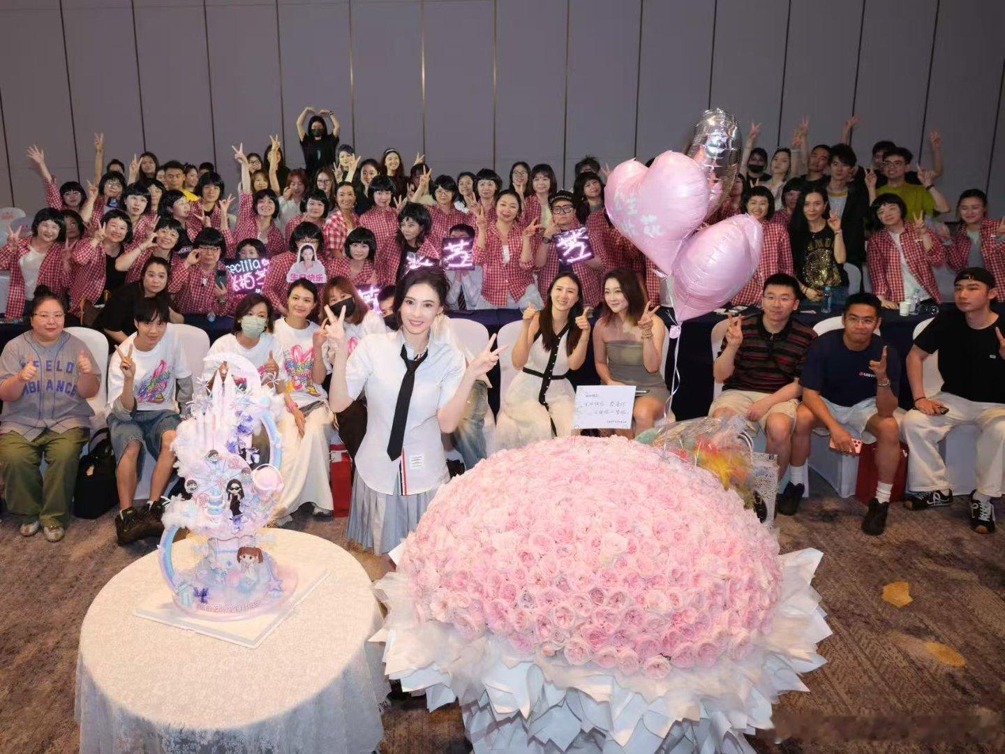 张柏芝说45岁后人生最幸福 45岁的张柏芝，眼里没有焦虑了。生日会vlog里她笑