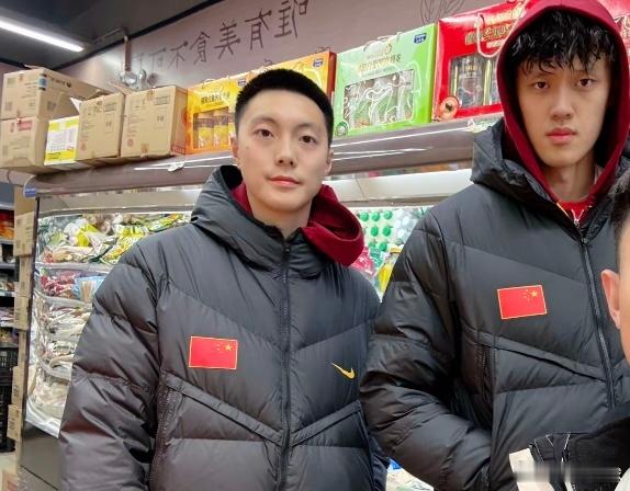 哇原来北京都这么冷了，小胡和曾凡博又聚一起咯，集训加油！ 