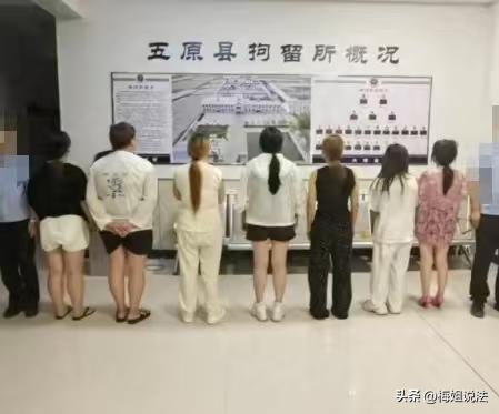 内蒙古，一男子夜里溜进了一家足疗店，挑选了一个好身段的女技师，二人迫不及待的准备