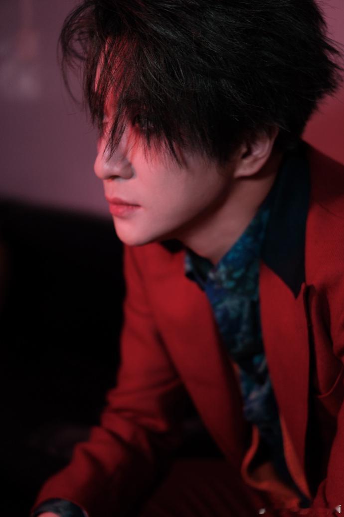 薛之谦给我留一张票看看你舞台有多大 被薛之谦对舞台的认真彻底圈粉，5000平超大