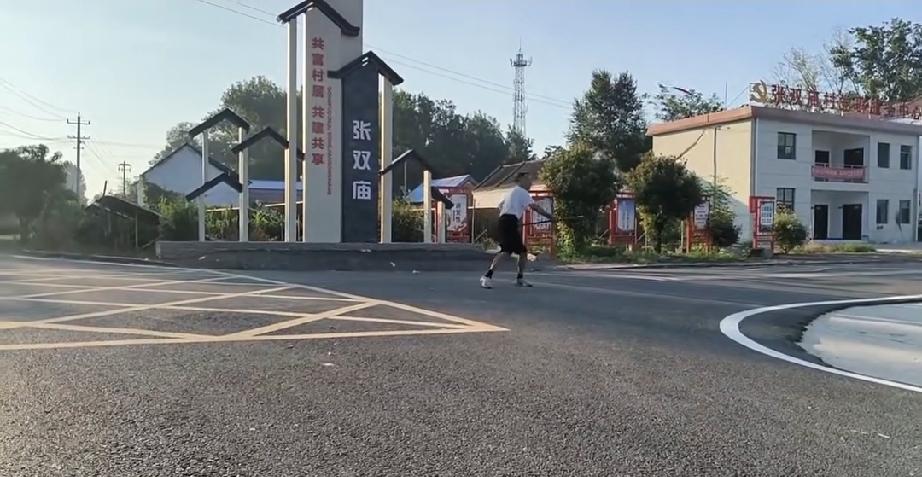 曹县侯集回族镇张双庙行政村辖张双庙和南李双庙村

张双庙位于侯集回族镇政府西南6
