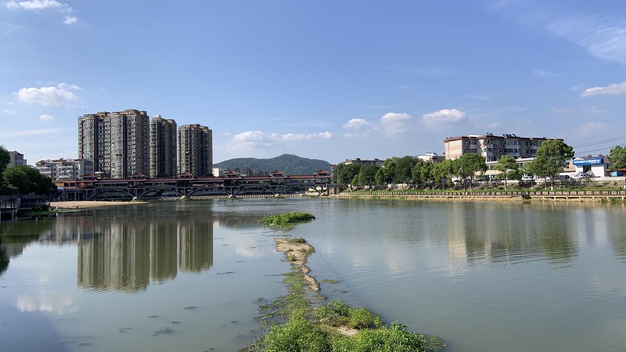 上传一张你手机里天空的照片吧桐城的天空。美不美？