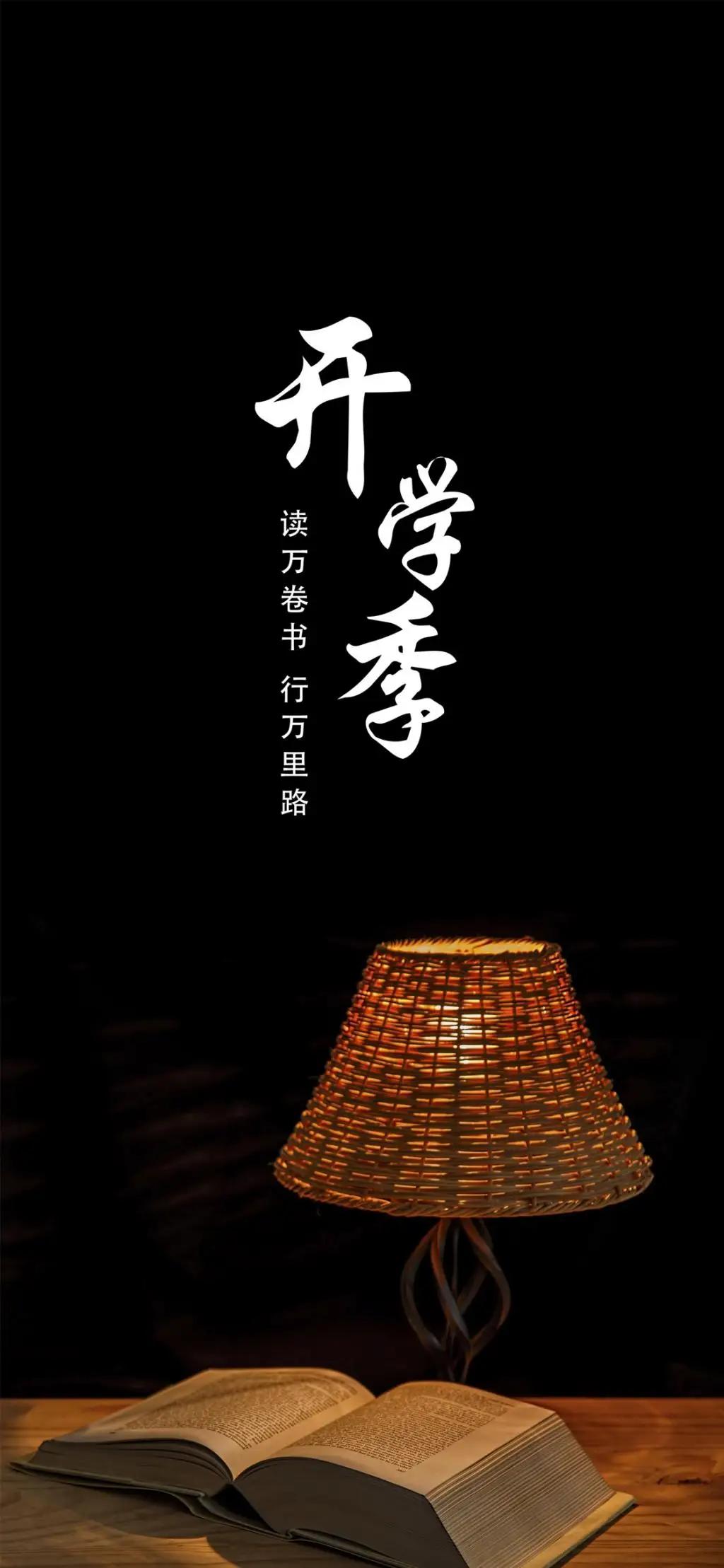 开学季，送学化作全家远征，中国式开学牵动万千家庭。不少新生报到，父母长辈结伴相随