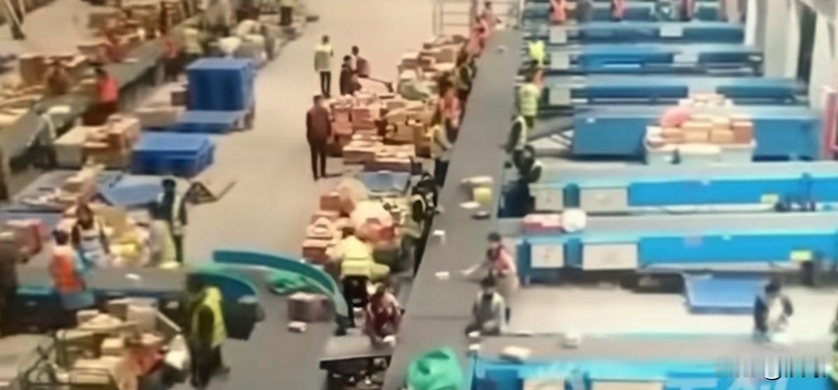 近日，苏州快递员被杀的事情在网络传播，让人们不得不惋惜生命的失去，同时为嫌疑人的