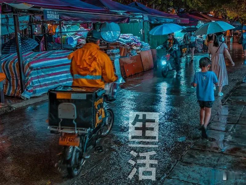 生活是一场多幕剧。像富贵，在苦难中“生下来，活下去”；似陶渊明，于田园间享受日出