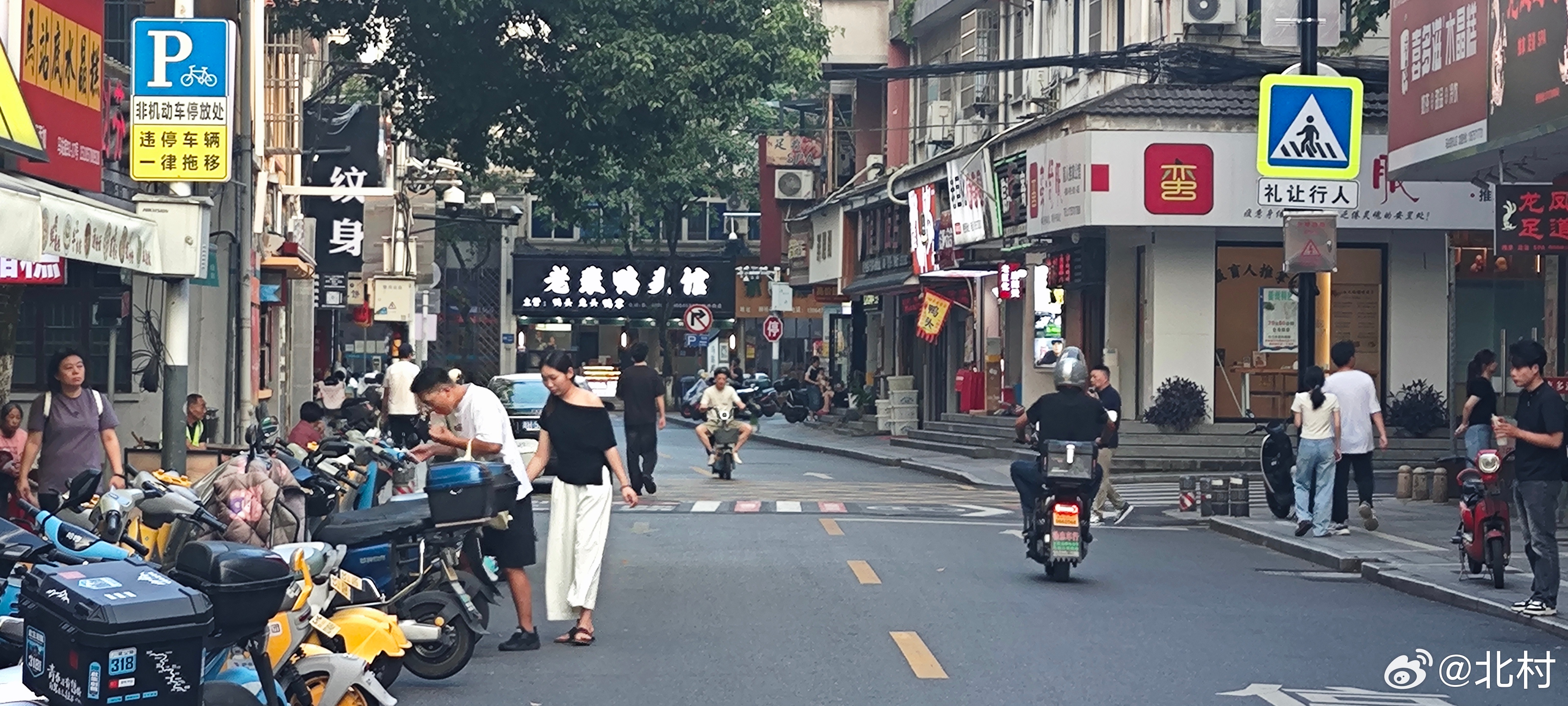 到衢州不吃代表作“衢州鸭头”怎么行？找了一家公认第一名的，居然在短短几百米可视范