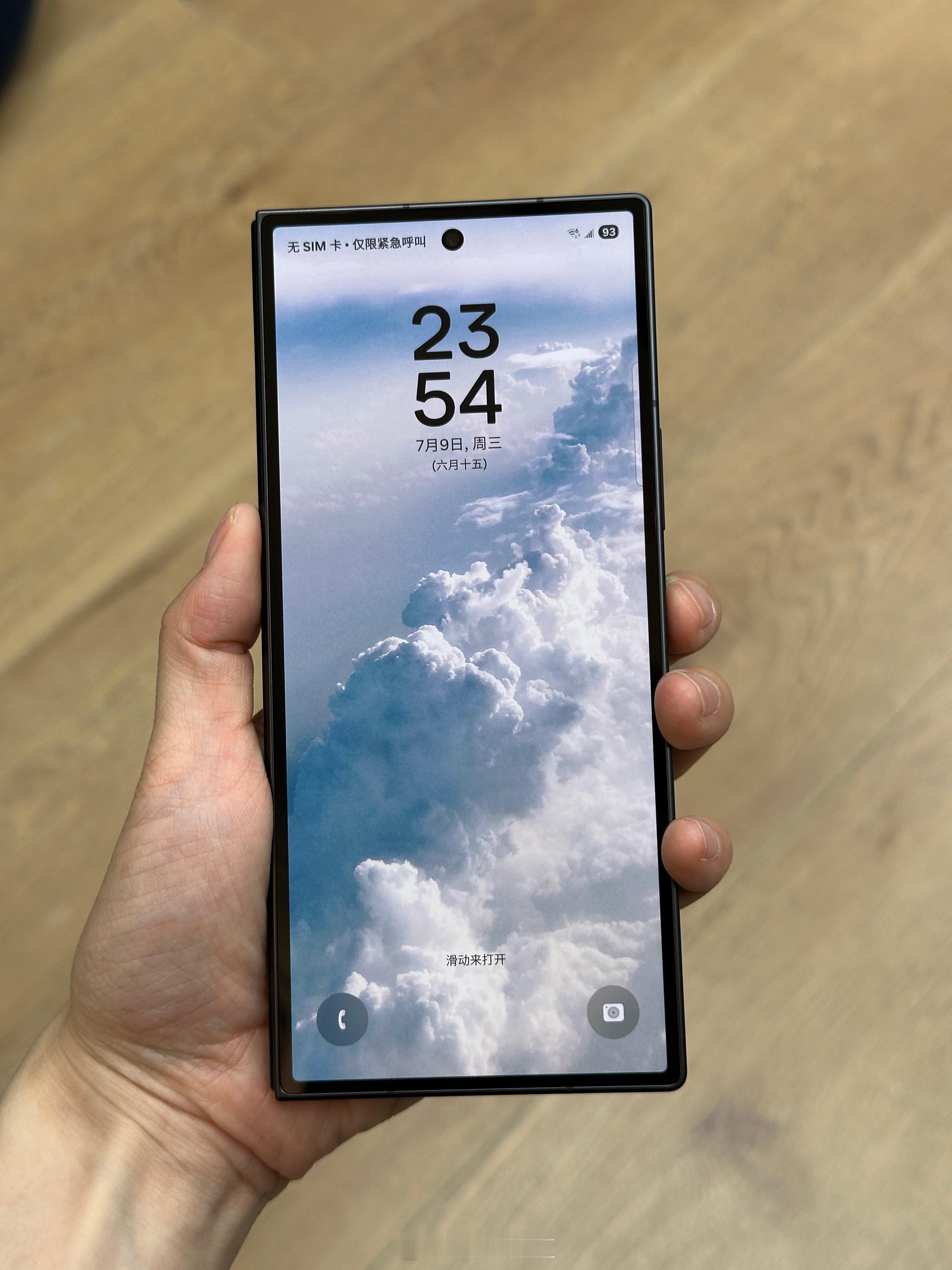 三星今晚带来的大折叠Z Fold7和小折叠Z Flip7，你对哪个更感兴趣？[举