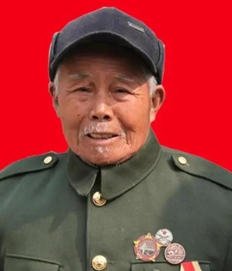 1956年，解放军副连长的李文祥，转业到建筑公司做保卫科干事，工资66元，转年他