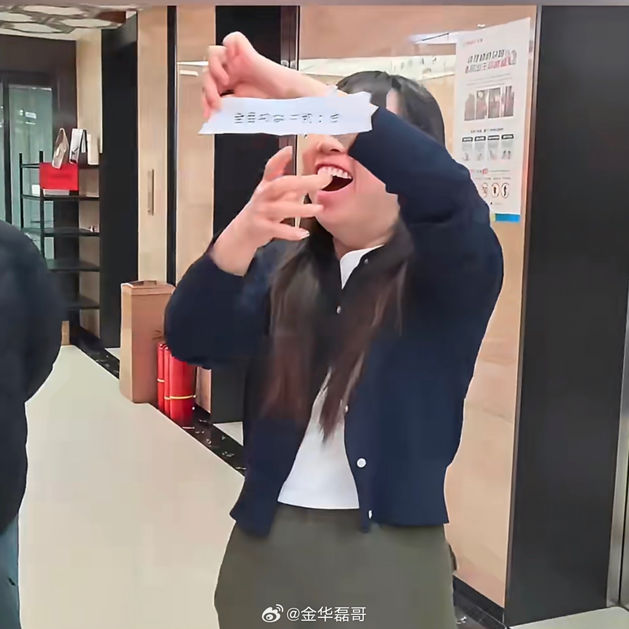 00后老板给员工放带薪雨假00后当老板，哪有不疯的，反正主打一个反骨，以前老板都