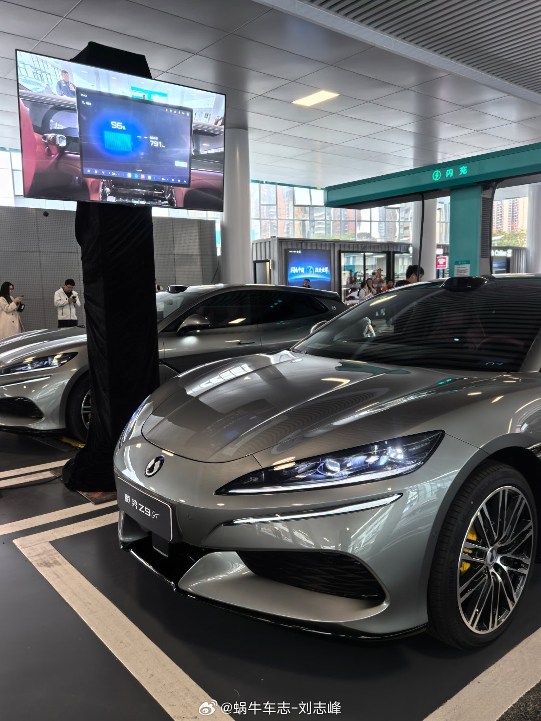 一早来坪山体验闪充，充电速度超快～还遇到深圳·比亚迪股份有限公司(六角大楼)