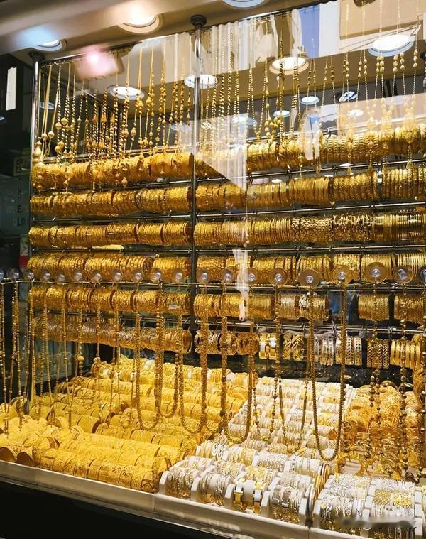 黄金热度升温，跟还是稳？

90余万元买1000克黄金，几天账面就大起大落？金店