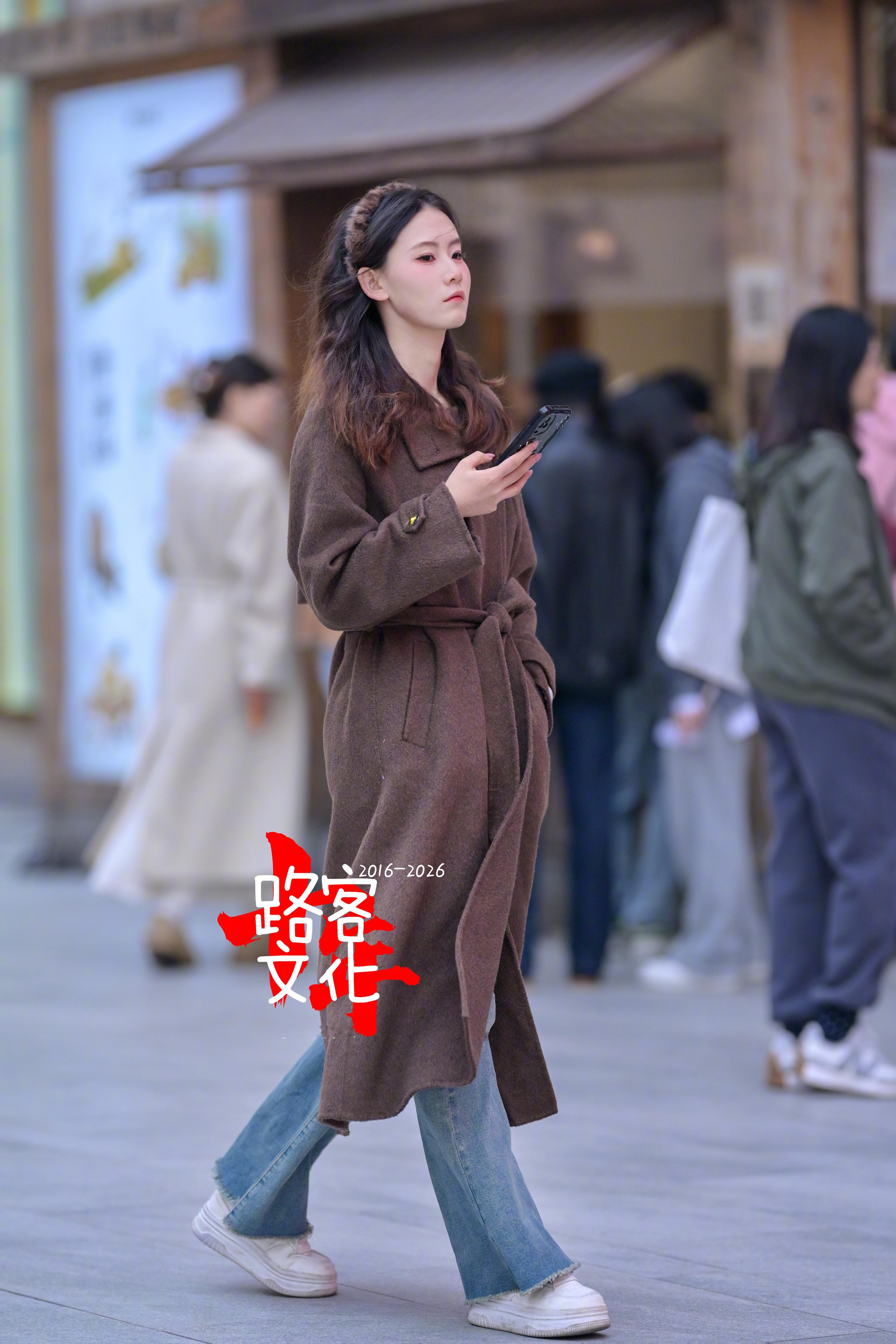 有种高傲的感觉 貌似心情不错 