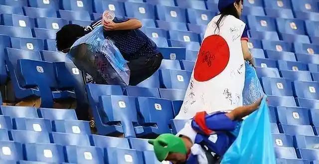 6月30日，外网足球博主发布的一张配图火速刷屏社交平台，配文“日本回家（Japa