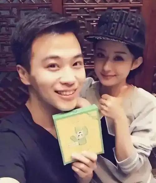 赵丽颖一路在演艺圈打拼，从龙套小妹到顶流花旦，个中艰辛只有自己知晓。在事业拼搏的