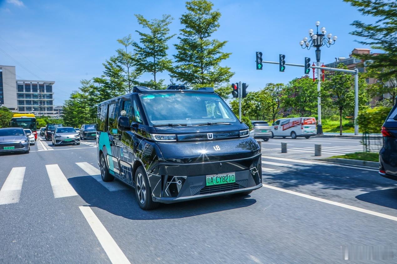 文远知行昨天宣布其全新量产自动驾驶出行服务车辆（Robotaxi）GXR在广州市