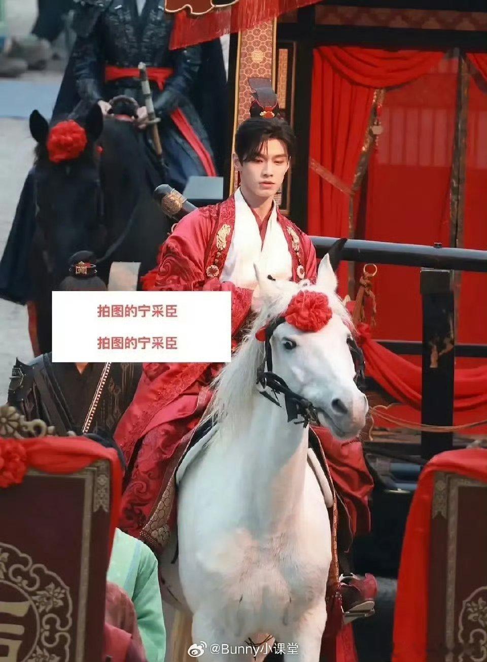 何与、辛云来大婚造型路透 ​​​