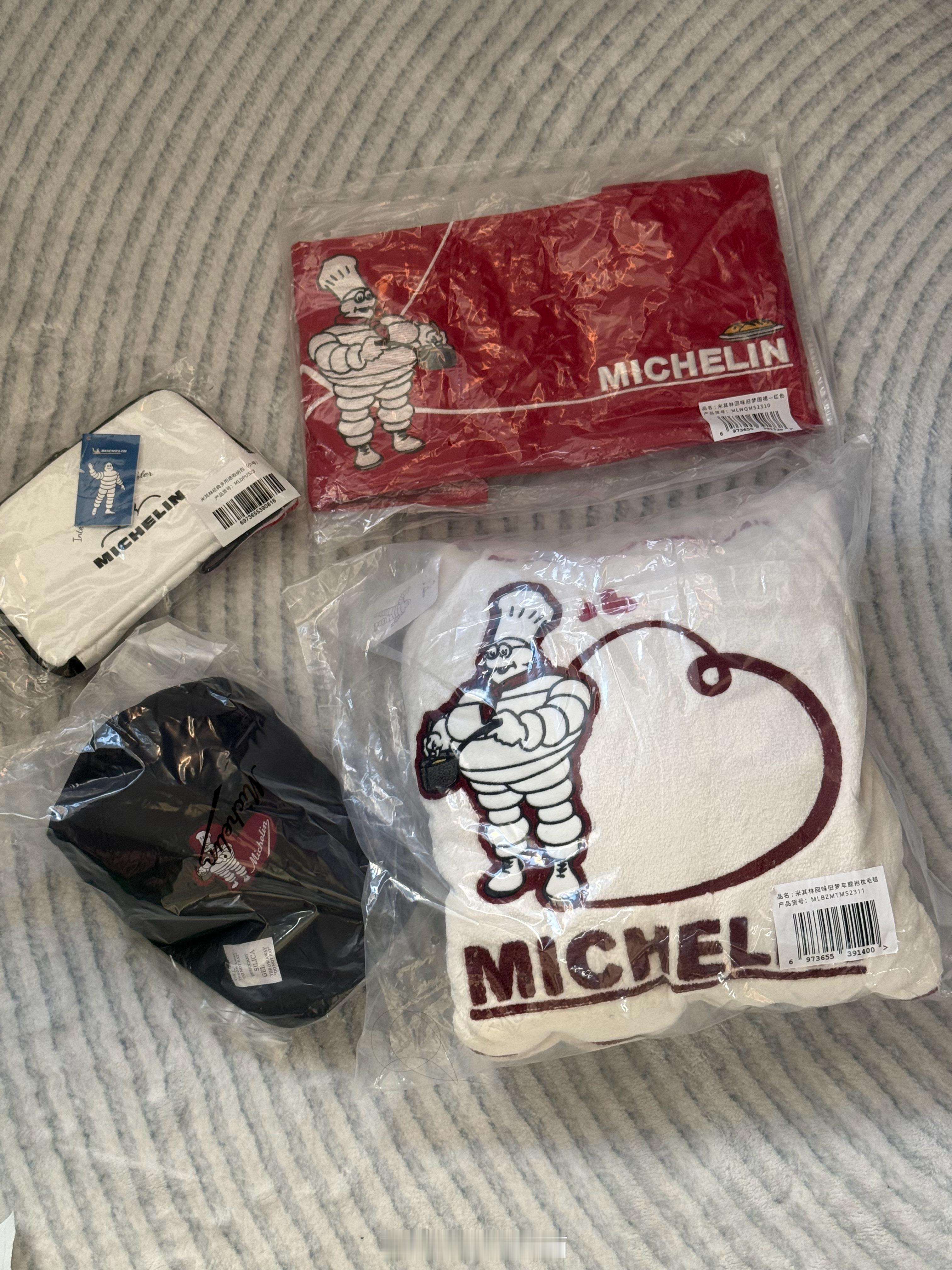 给小卷儿当护工的两天，还从她家顺了这么多宝贝。米其林的围裙我可太喜欢了！感觉穿上