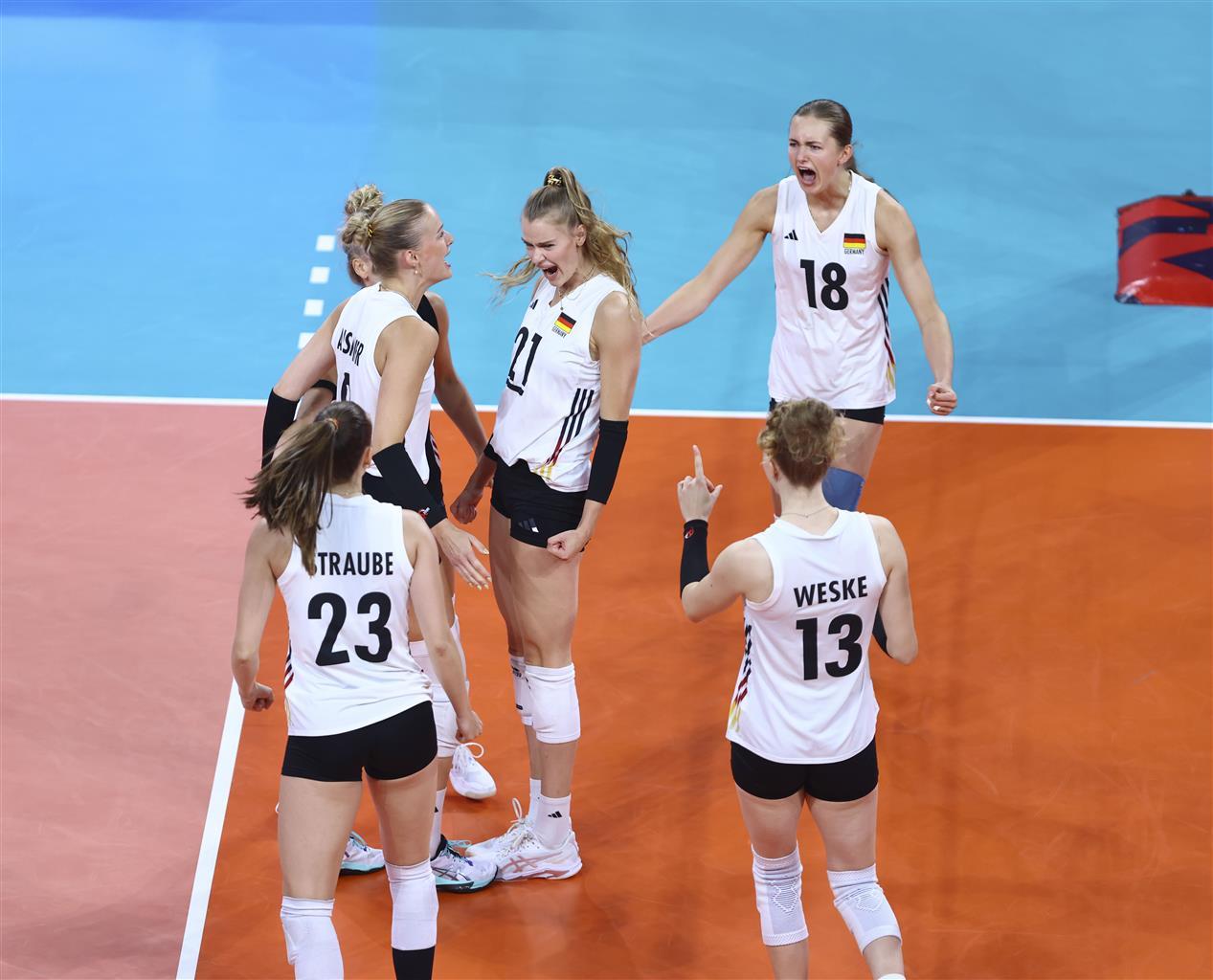 -【2026年女排欧锦赛小组赛-A组】波兰🇵🇱3-0零封德国🇩🇪，取得四
