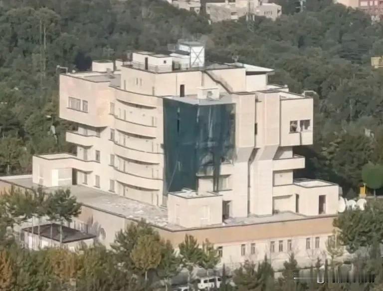 哈马斯领导人哈尼亚被杀更多细节曝光

从照片来看，不可能是以色列空军从空中发射精