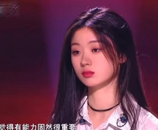 面相这种东西，
我一般不信，
但单依纯这件事，让我开始动摇了。

当年《中国好声