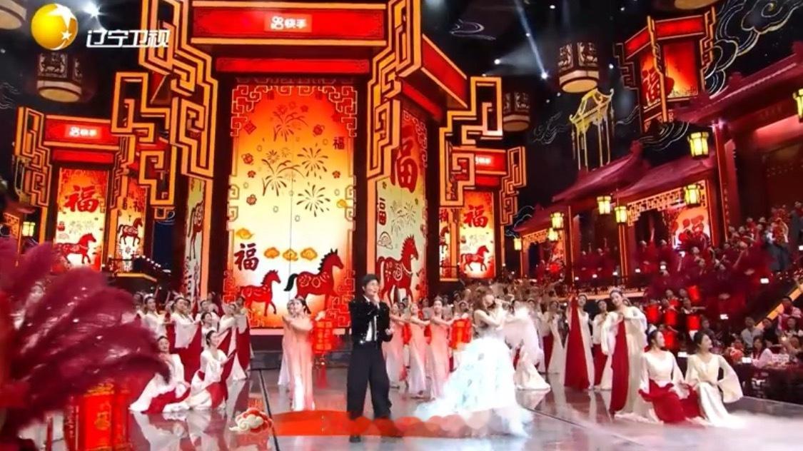 孙楠黄霄雲把今年的年味唱浓了孙楠黄霄雲《万家灯火共团圆》好深的归家情，直接把万家