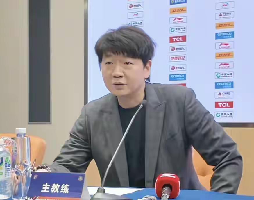 昨晚山东高速客场五分惜败常规赛冠军上海久事，遭遇四分之一淘汰赛首场失利。赛后山东